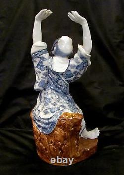 Figurine De Porcelaine Bleue Et Blanche Chinoise D'un Louhan Large (18)