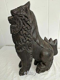 Grand 17 1/4 Antique Sculpté À La Main En Bois Massif Foo Dog Sculpture Asiatique Chinois