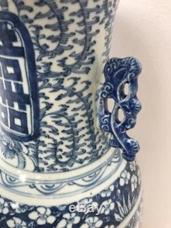 Grand Antique Vtg Asiatique Chinois Bleu Blanc Porcelaine Urne Vase Double Happiness