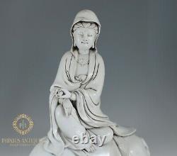 Grand Chinois Dehua Porcelaine Blanc De Chine Assis Guanyin Sur La Figure Du Lion