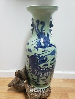 Grand Chinoise Porcelaine Bleu Et Blanc Vase Dragon & Phoenix Design