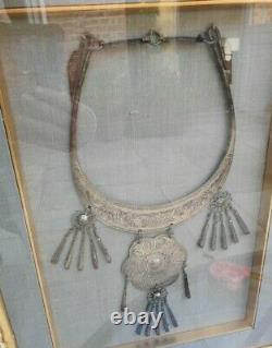 Grand Collier Antique Chinois De Cour D’argent Encadré