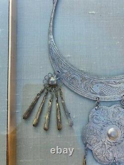 Grand Collier Antique Chinois De Cour D’argent Encadré