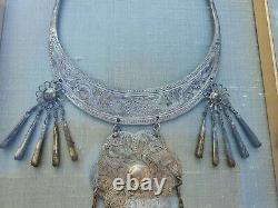 Grand Collier Antique Chinois De Cour D’argent Encadré