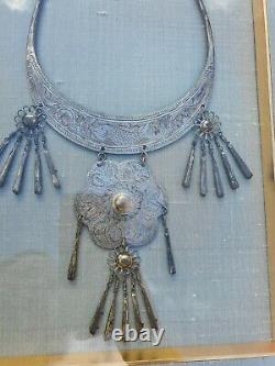 Grand Collier Antique Chinois De Cour D’argent Encadré