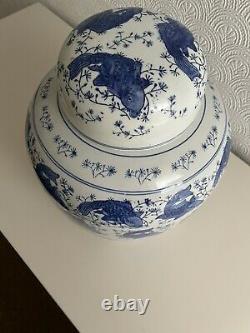Grand Oriental Chinois Ginger Jar Koi Carp Pattern Bleu Et Porcelaine Blanche 40cm