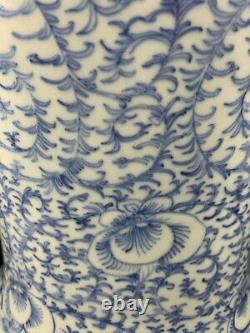 Grand Pot Chinois Antique Qing Bleu Et Blanc De Porcelaine Avec Mark