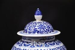 Grand Pot De Porcelaine Bleu Antique Chinois Et Blanc Avec Limace