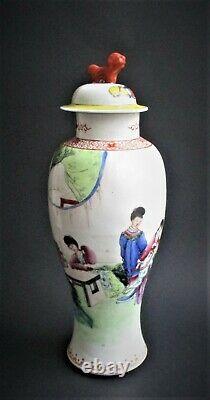 Grand Vase De Porcelaine De La Famille Chinoise Antique