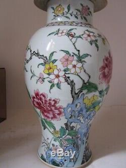 Grand Vase En Porcelaine De Chine D'époque Qianlong De 45 Cm. Vase En Porcelaine De Chine 18ème