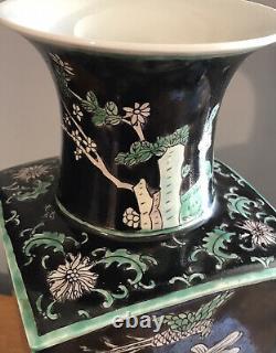 Grand Vase En Porcelaine De La Famille Noire
