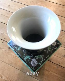 Grand Vase En Porcelaine De La Famille Noire