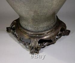 Grand Vase En Pot De Temple En Porcelaine De Chine Avec Montures De Bronze Doré Au Bronze Doré