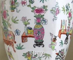 Grand Vase Et Stand En Porcelaine De Porcelaine De La Famille Chinoise Du Milieu Du 20e Siècle