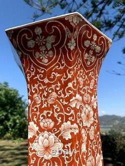Grand Vase Hexagonal Hexagonal En Porcelaine Rouge Et Blanche 27 1/2'' Hauteur
