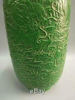 Grand Vert Glaze Dragons Chinois En Porcelaine Vases Marks-sculpté À La Main Qianlong