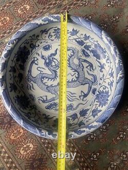 Grand bol chinois Ming bleu et blanc avec dragon