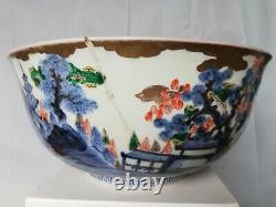 Grand bol chinois antique, peint à la main avec des dragons, de style oriental, mesurant 5,5 pouces de hauteur et 12 pouces de diamètre.
