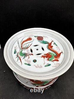 Grand encensoir ou pot de réchauffement en porcelaine chinoise, époque de la République avec des dragons