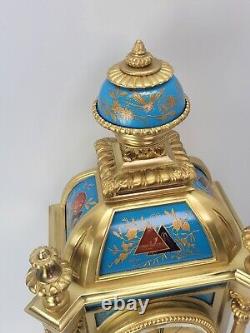 Grand panneau de porcelaine chinoise ancienne et horloge de cheminée en métal doré