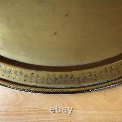 Grand plateau de service en laiton chinois antique de la République, diamètre de 58 cm, poids de 2,7 kg.
