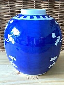Grand pot à gingembre bleu et blanc en prunier chinois antique de 17 cm avec marque de l'anneau Kangxi