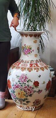 Grand vase chinois Fleurs exotiques et papillons Céramique de JINGDEZHEN