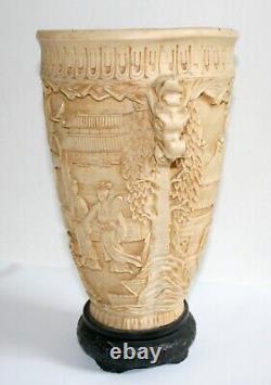 Grand vase chinois ancien en résine de couleur crème avec scènes orientales 12
