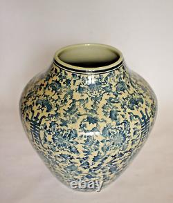 Grand vase chinois avec une belle glaçure craquelée estampillée à la base