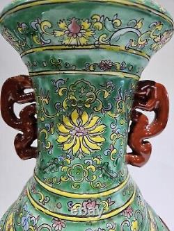 Grand vase chinois de la dynastie Qing en porcelaine Kangxi Famille Rose du 19e siècle de 44 cm