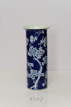 Grand vase cylindrique chinois ancien bleu et blanc