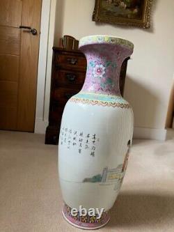 Grand vase de sol en porcelaine chinoise Famille Rose vintage. Hauteur de 61 cm. TBE
