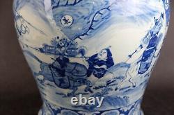 Grand vase de temple en porcelaine chinoise ancienne avec des figures et des chevaux Qing