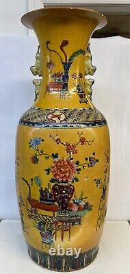 Grand vase en porcelaine antique chinoise. Période Qing. 23 1/2 pouces.