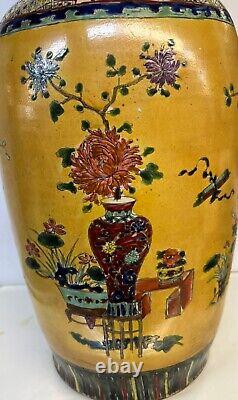 Grand vase en porcelaine antique chinoise. Période Qing. 23 1/2 pouces.