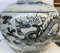 Grand vase en porcelaine antique chinoise. Yuan 21 1/2 pouces
