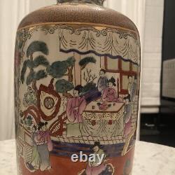 Grand vase en porcelaine chinoise Famille Rose antique de style vintage, mesurant 16 pouces de hauteur