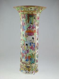 Grand vase en porcelaine chinoise ancienne du XIXe siècle, époque de la dynastie Qing, vers 1880, à décor de famille rose.