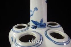 Grand vase en porcelaine chinoise antique bleu et blanc à cinq tubes de lotus KangXi