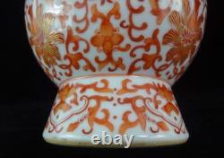Grand vase en porcelaine rouge avec peinture à la main de grandes fleurs chinoises antique, marqué QianLong