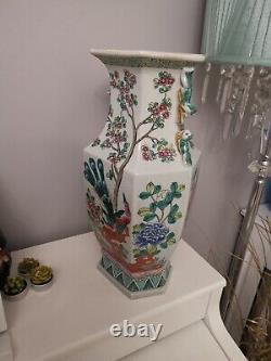 Grand vase hexagonal chinois avec paon de 40 cm de haut