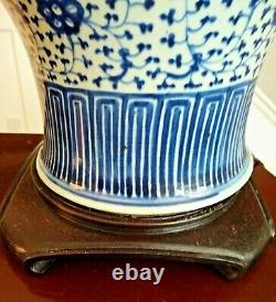 Grande Ancienne Lampe Qianlong Période Bleu Et Blanc Chine Vers 1735 À 1796