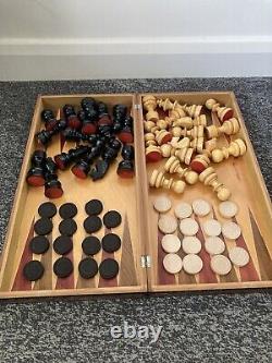 Grande Antique Chinese Laquer Chess Backgammon Board & Grand Ensemble D'échecs En Bois