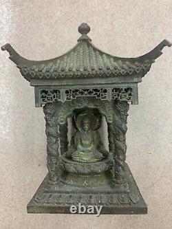 Grande Antique Chinoise Bronze Kwanyin Bodhisattva Assis Dans Une Statue De Hut