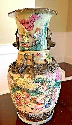 Grande Antiquité Nanking Crackle Glaze Warrior Vase China Qing Dynastie