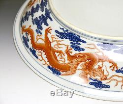 Grande Assiette De Chargeur De Porcelaine Antique Chinoise Qing Coral Dragon Bleu Et Blanc