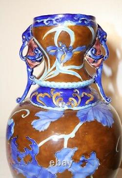 Grande Main Chinoise Antique Éameled Poterie Figural Poignée En Terre Cuite Vase Urne