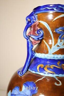 Grande Main Chinoise Antique Éameled Poterie Figural Poignée En Terre Cuite Vase Urne