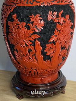 Grande Main Sculptée Cinnabar Poignée 12 Vase Fleur Chinoise De L'est Rouge & Stand