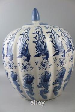 Grande Marque Chinoise De Vase De Porcelaine Bleue Et Blanche De Qianlong